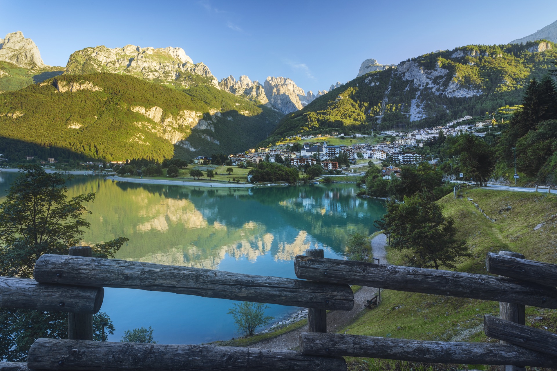 Il Lago di Molveno e le Dolomiti di Brenta